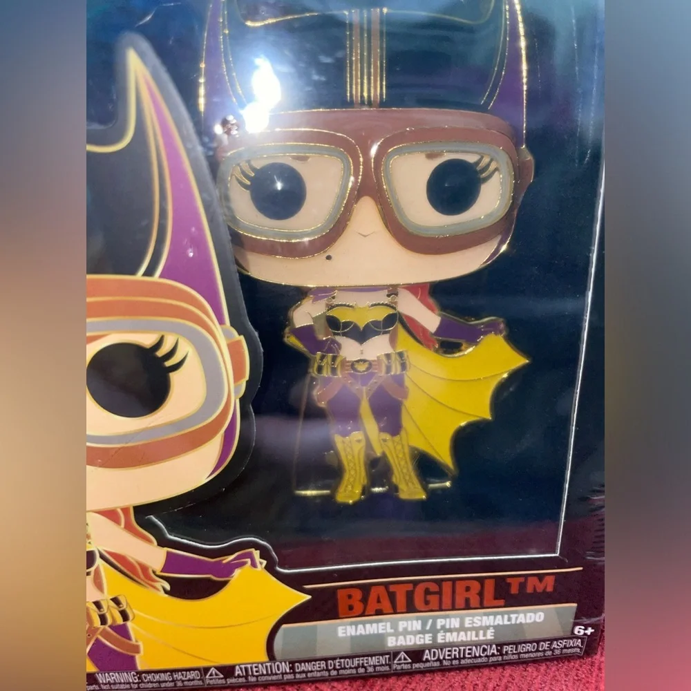 Funko Pop! BATGIRL Enamel Pin - Picture 2 of 7